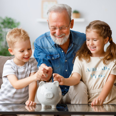 grootvader met kleinkinderen