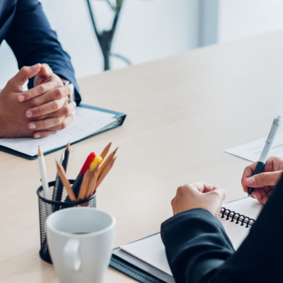 Werkgever en adviseur in gesprek over gevolgen WHOA voor personeel