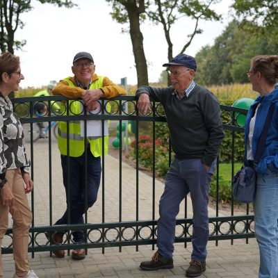 Mensen bij zorgboerderij