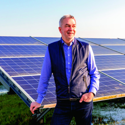 Hans Jacobs bij zonnepanelen